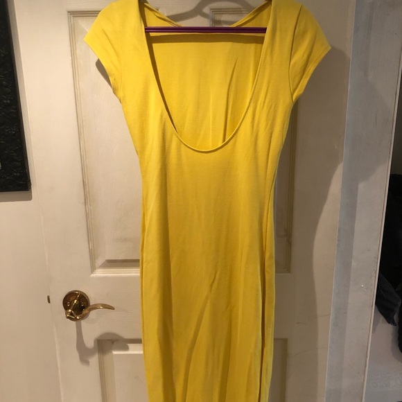 Low back yellow dress - Picture 2 of 3